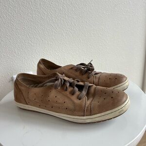 Taos leather sneaker sz 8.5